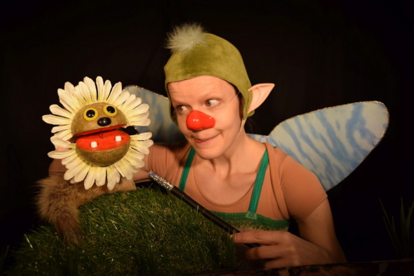 Klovni-haltijatar ja kukka